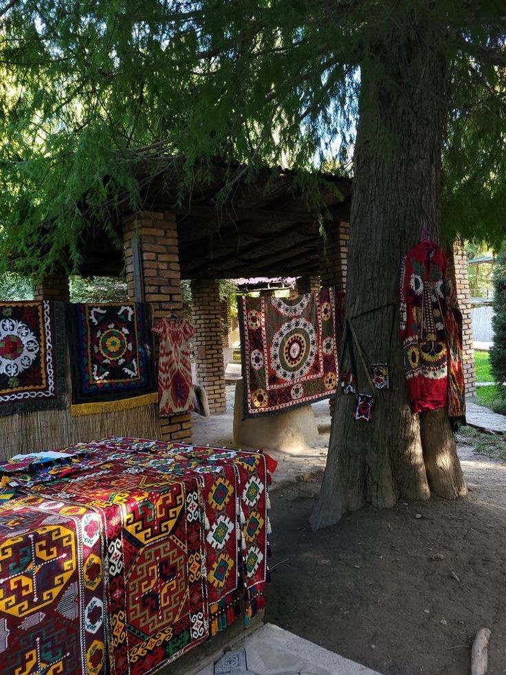 Tajik Suzanis